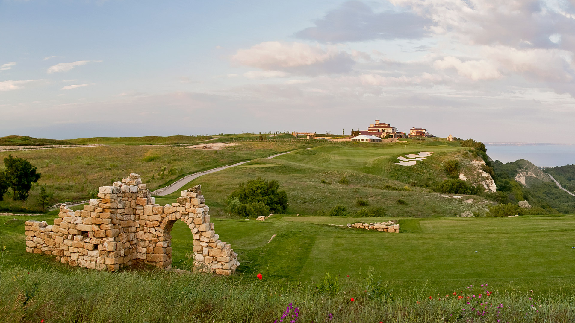 Signature-Hole-BlackSeaRama-Golf-Course-Bulgaria